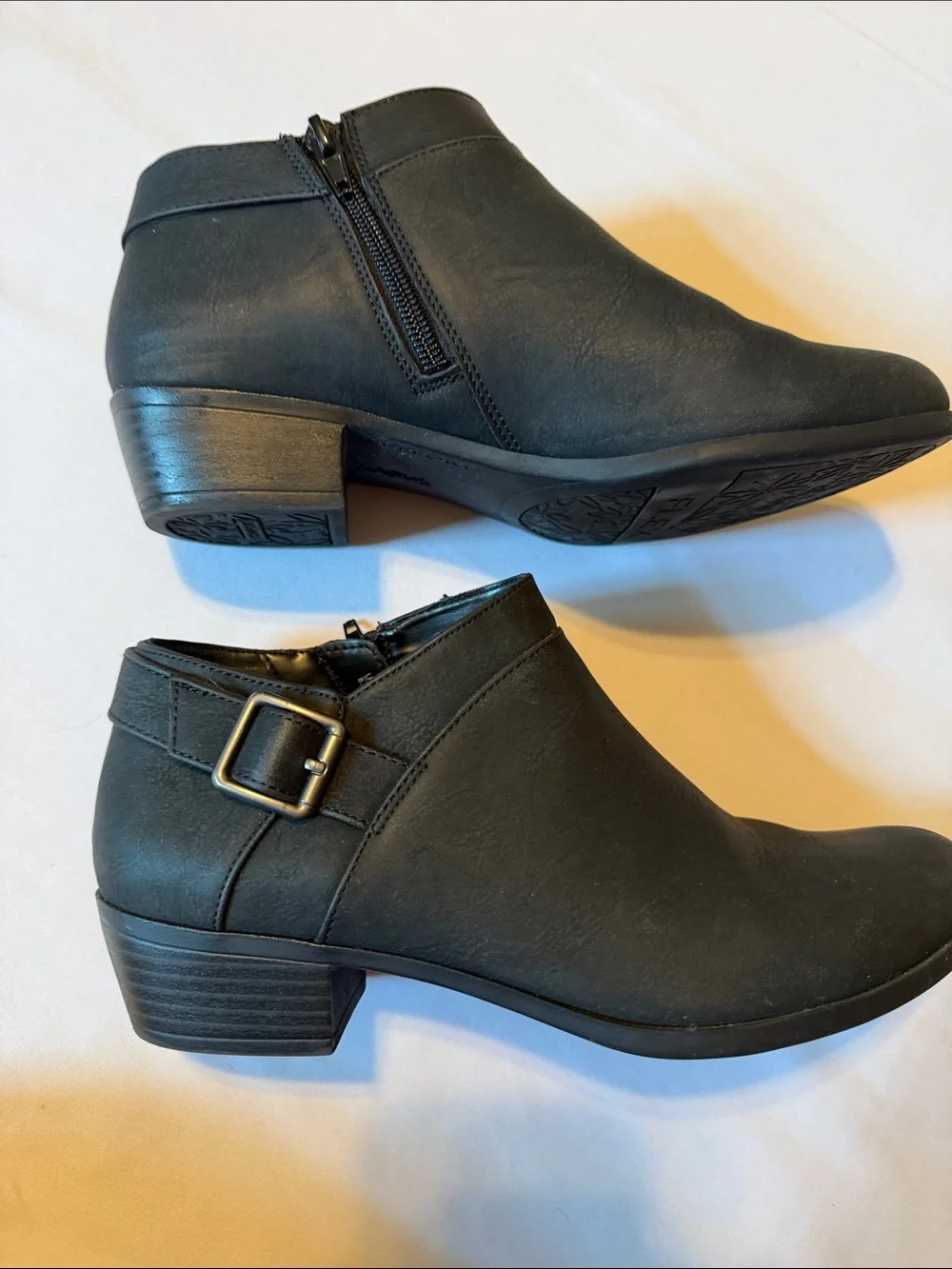 Life Stride Black Leather Low Heel Ankle Booties Shooties Women's Size 8.5